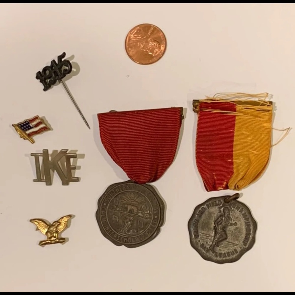 Vintage pins 1930-1950